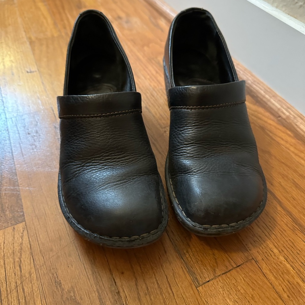 BORN CLOGS
